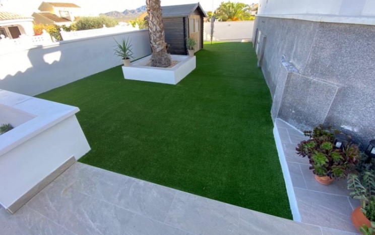 What Are the Benefits of Using Artificial Grass in Your Garden?